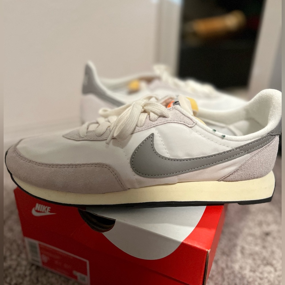 Nike Men Sz8.5 LIKE NEW!